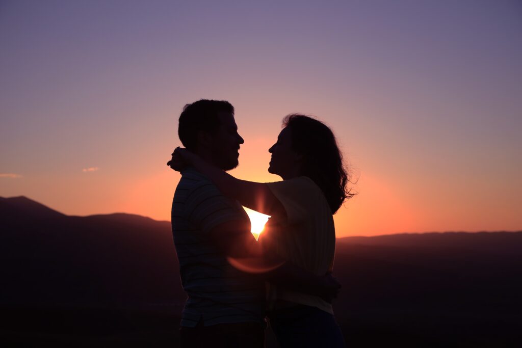 Durante o curso para casais, você e o seu parceiro (a) vivenciarão uma imersão dentro de cada um
