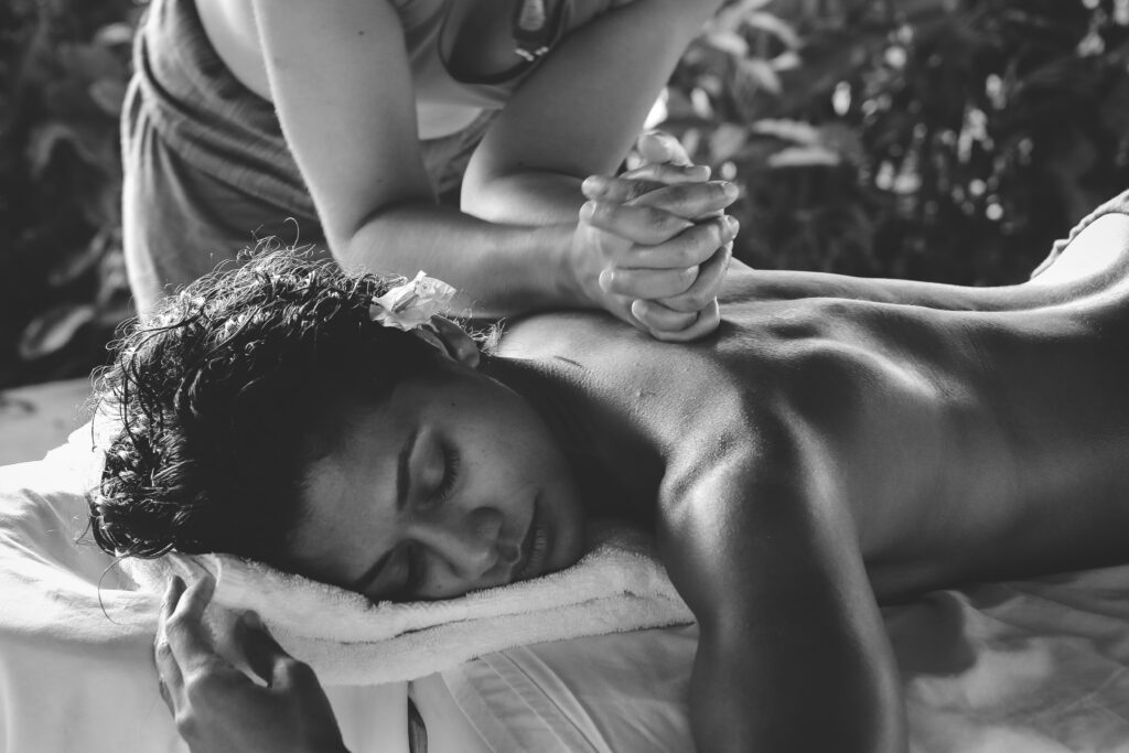 Uma das formas de experimentar a filosofia Tântrica é com a massagem Tântrica